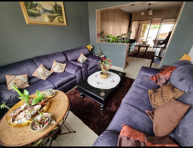 6 BEDROOM HOUSE FOR SALE IN LINMEYER